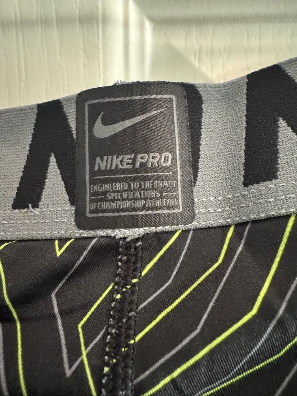 Nike Pro Boys Youth Large 3/4 Length Compression Tights Like New